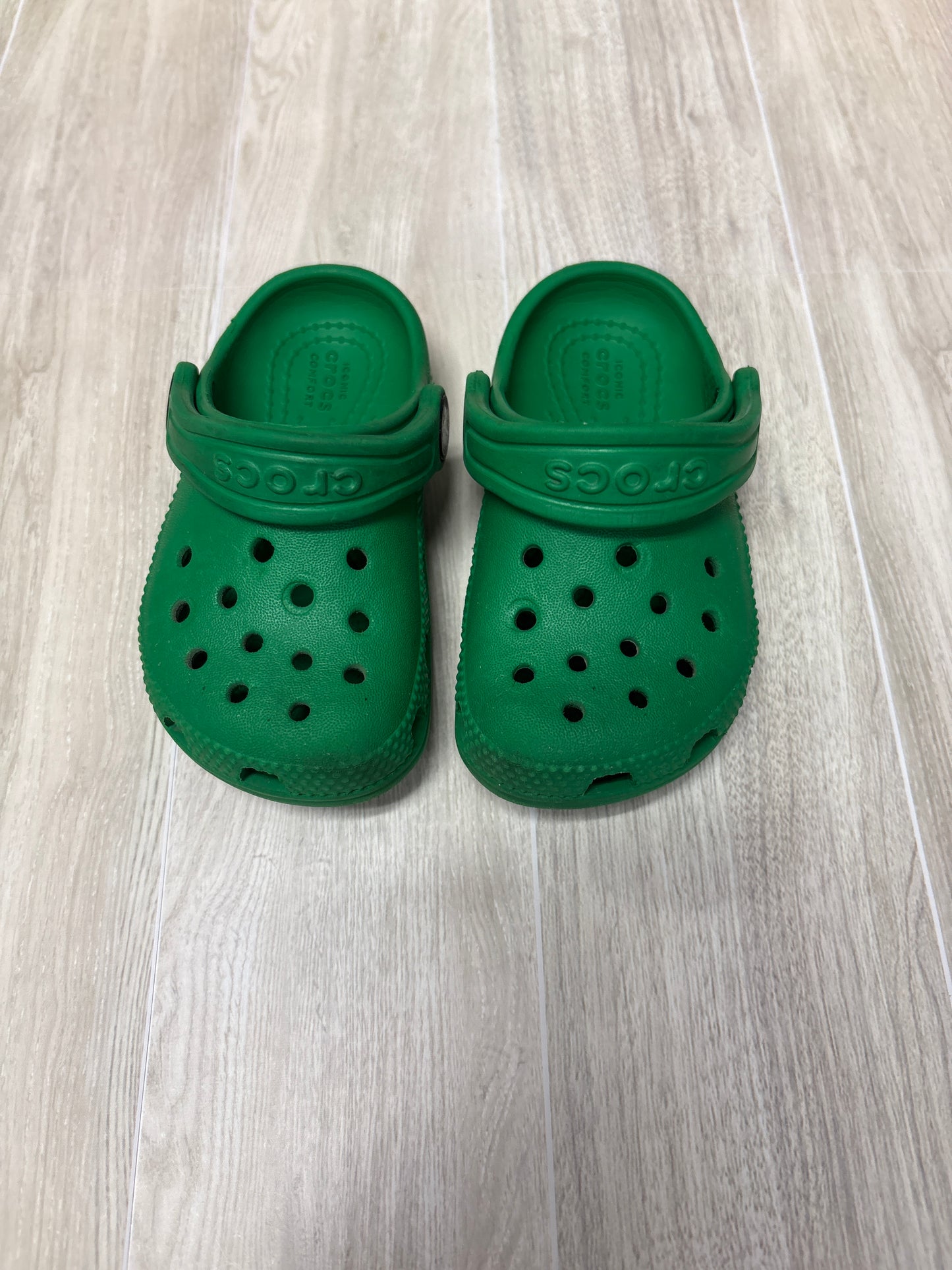 6c Kelly Green Crocs