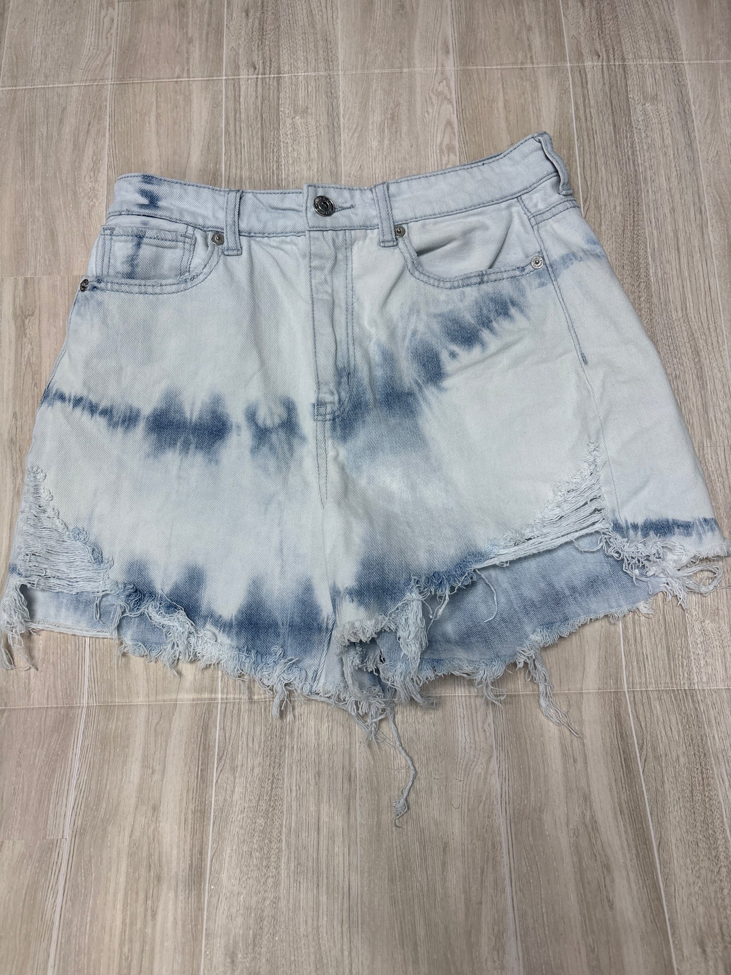Womens 4 American Eagle Light Wash Frayed Denim Shorts