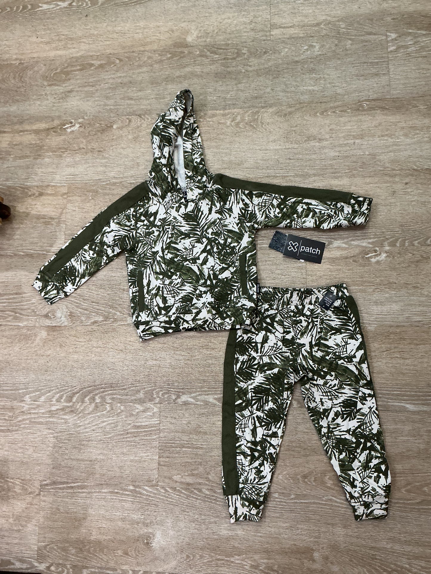 NWT 3T Volcom Palm Leaf 2 Piece Sweat Suit