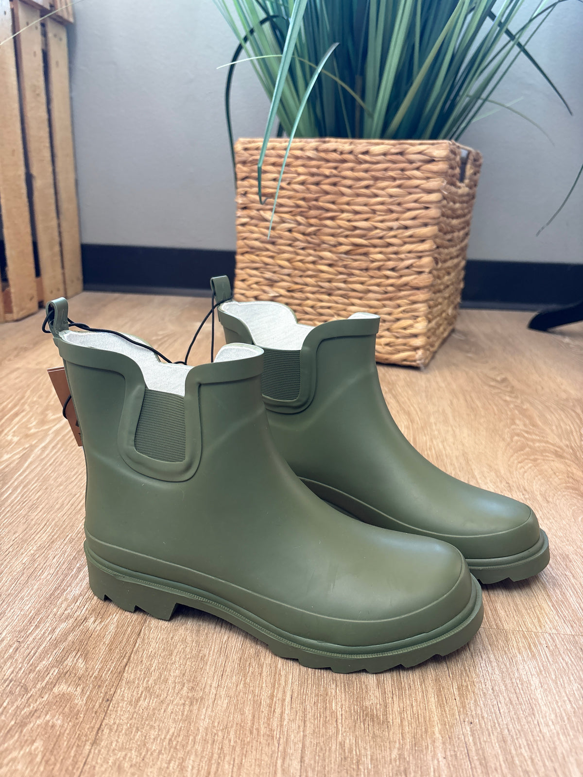 NEW - Rainboot - Olive - 6W