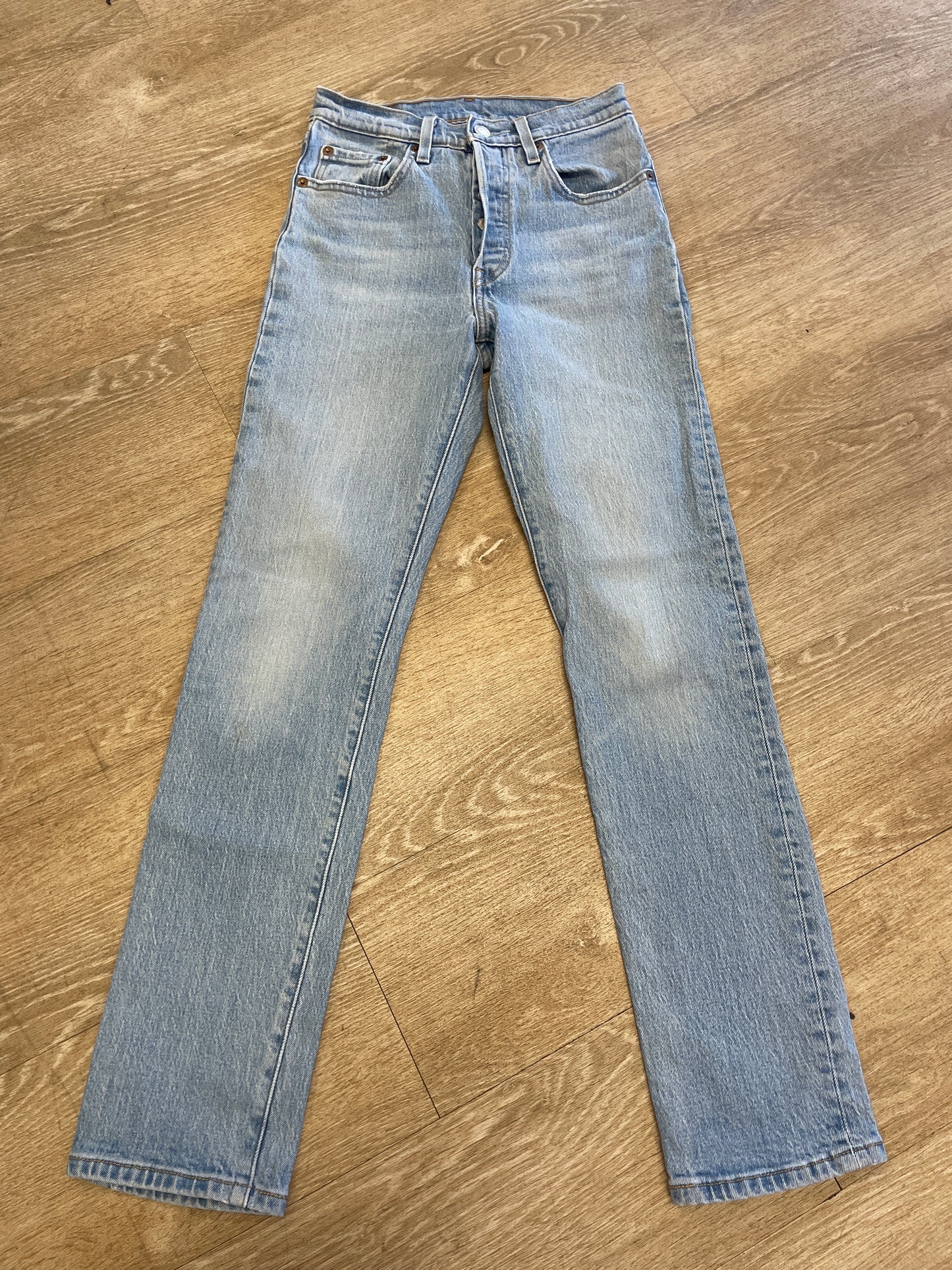 Womens 24x30 Levis 501 Light Wash Denim