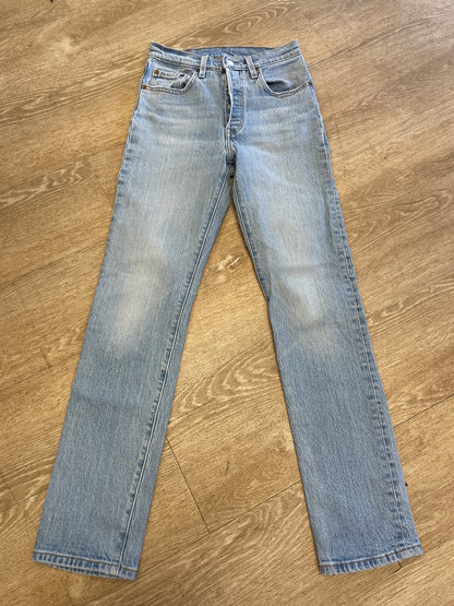 Womens 24x30 Levis 501 Light Wash Denim