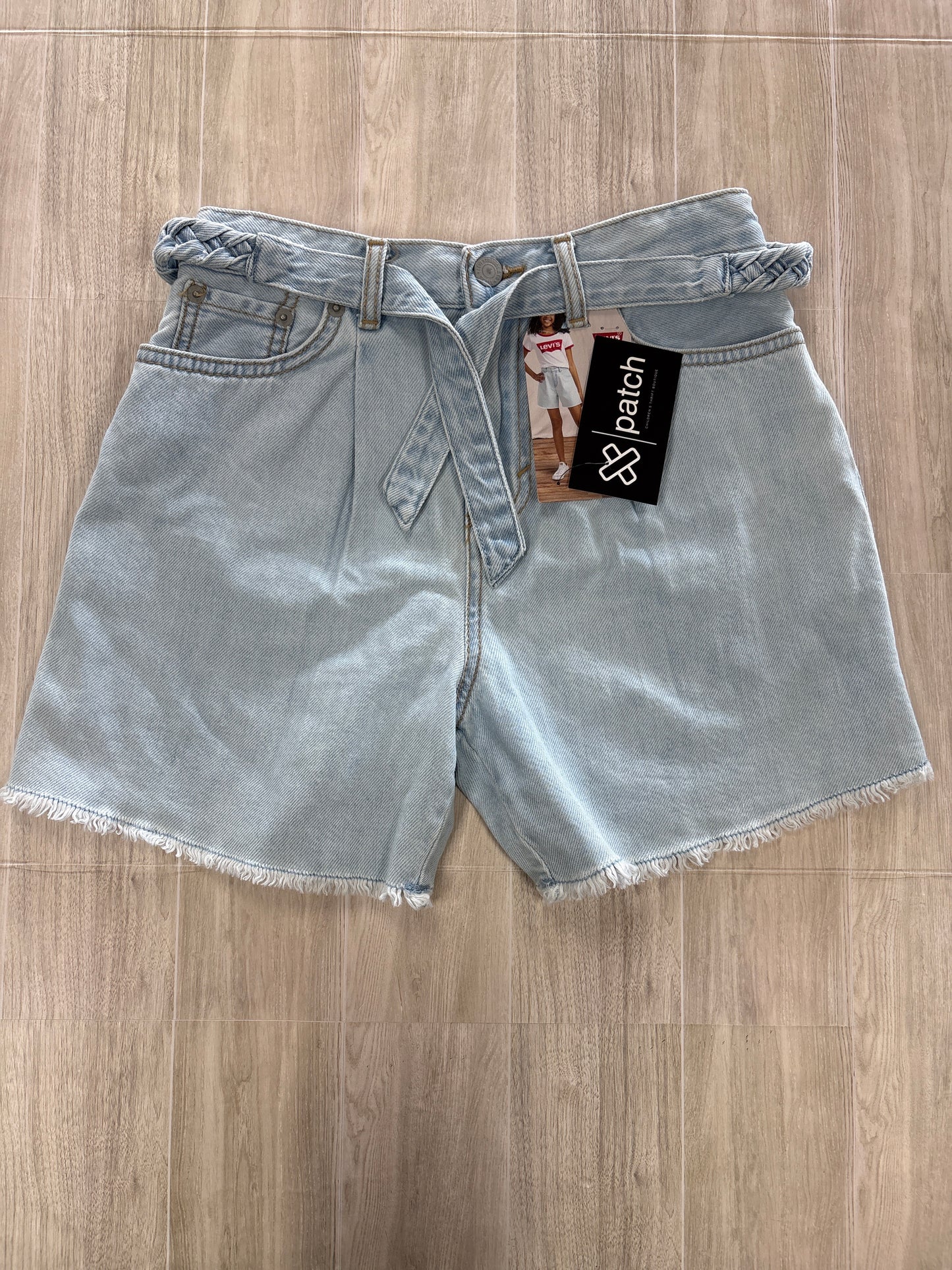 NWT 10 Levis Skirty Light Wash Short With Braided Belt
