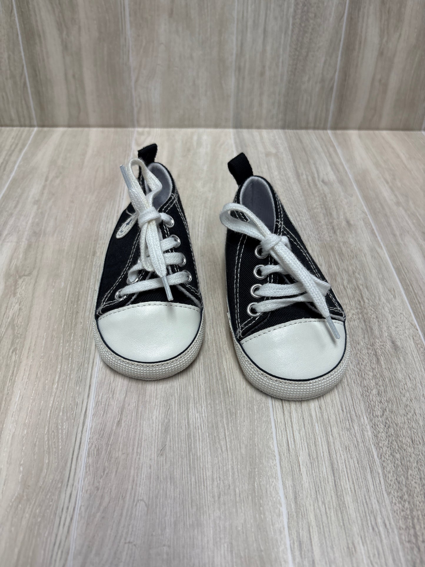 2c B+W Faux Converse