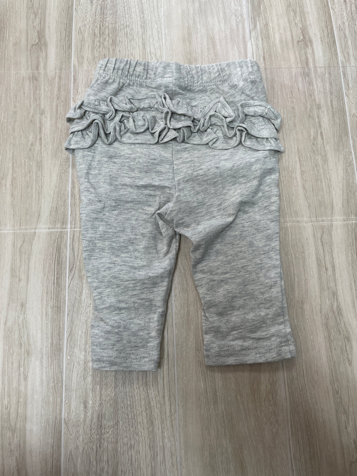 NWT 0-3m Grey Ruffle Butt Legging