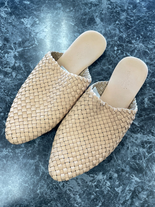 8W Woven Pointed Toe Shoe