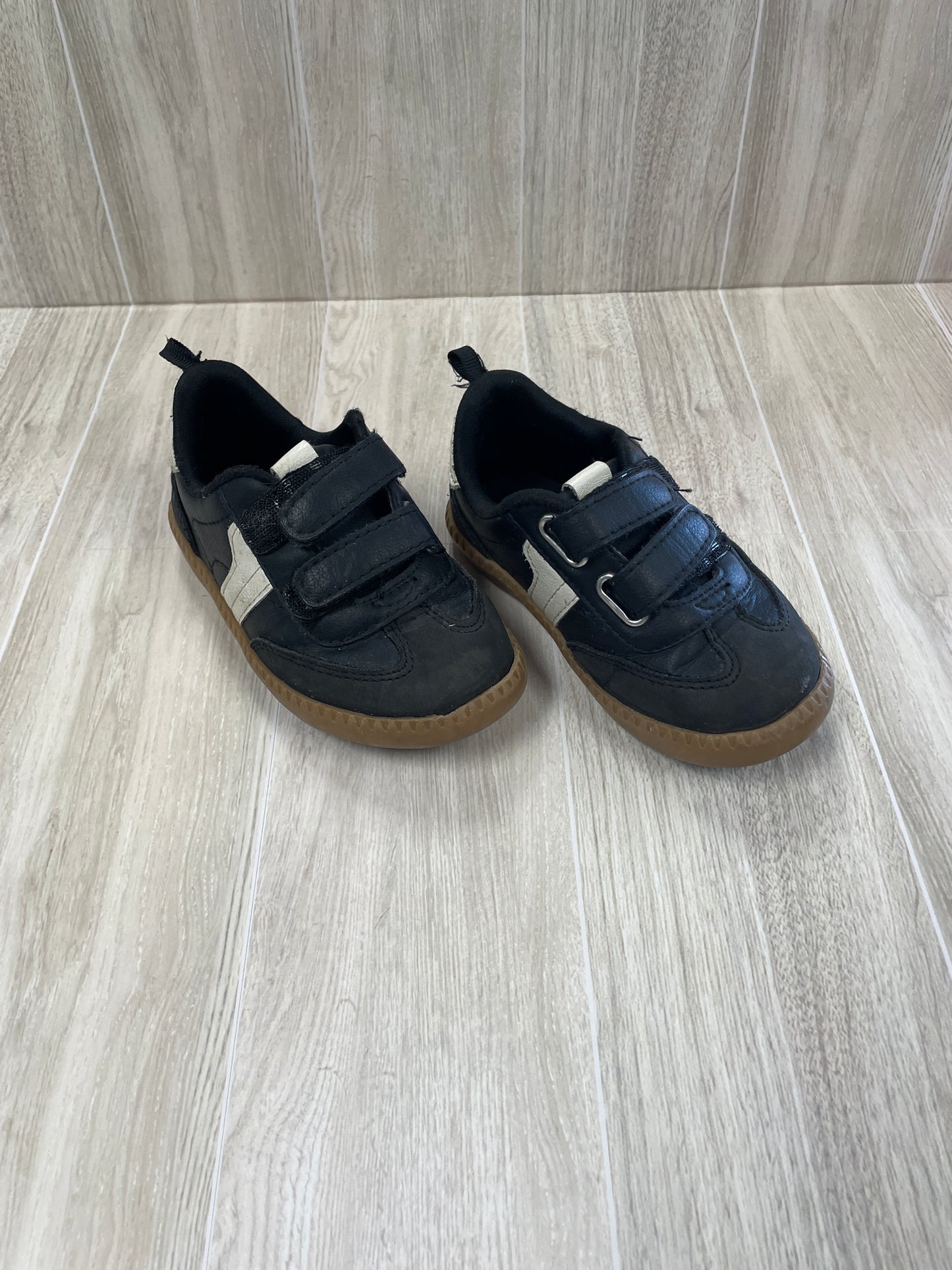 6c Black/White Velcro Sneakers