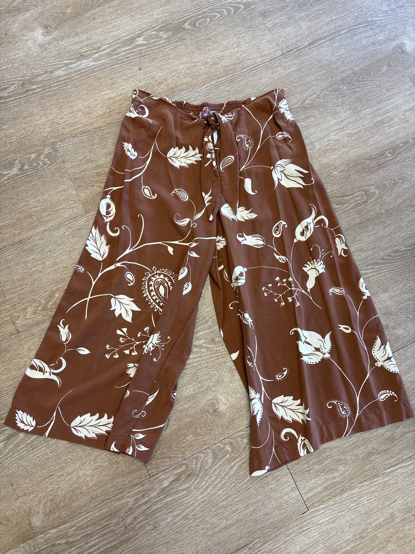 Womens Medium Urban Outfitters Brown Floral Paisley Gaucho Pants