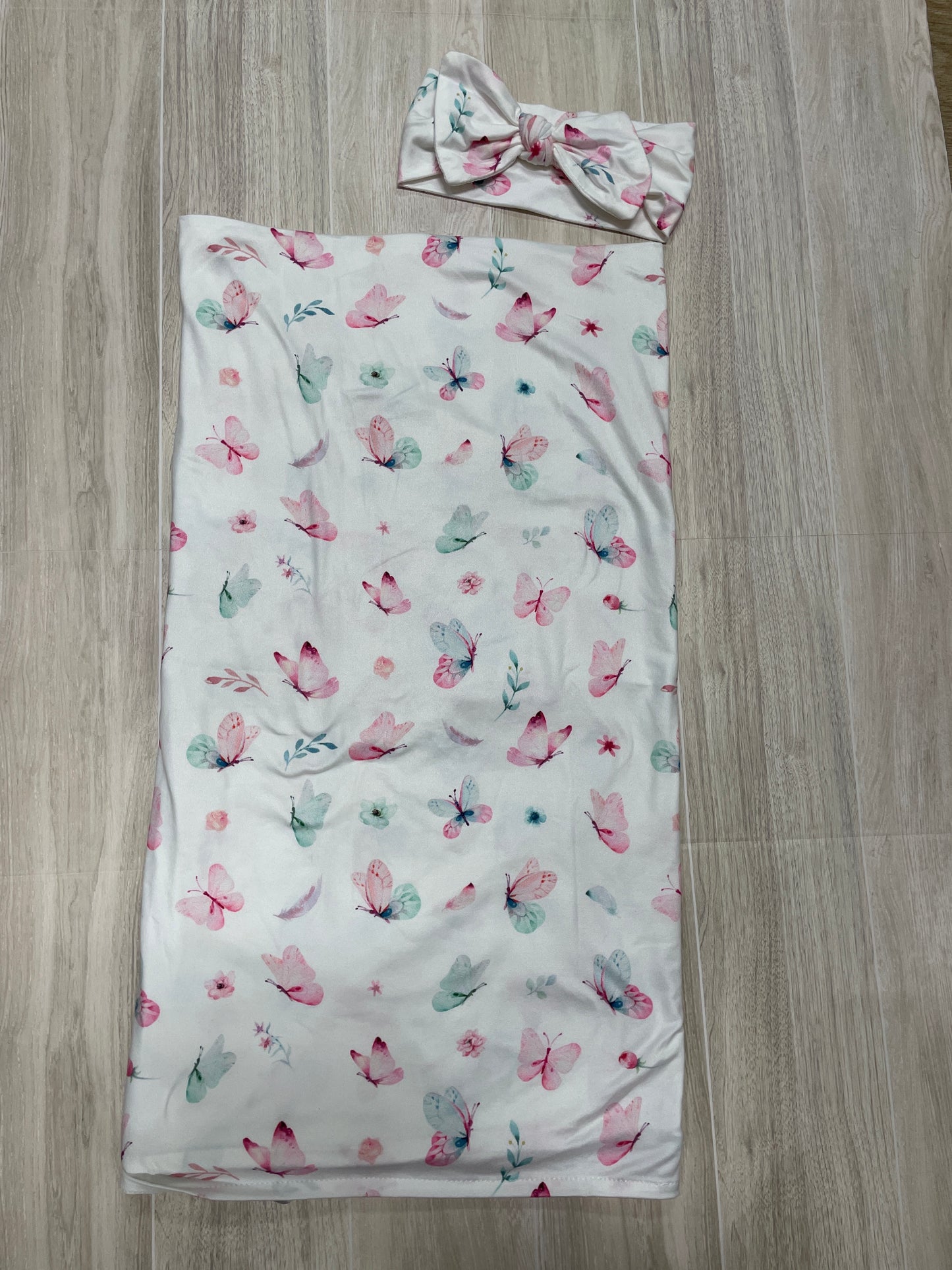 Sincerely Cozy Swaddle + Bow Set - White Butterflies/Flowers