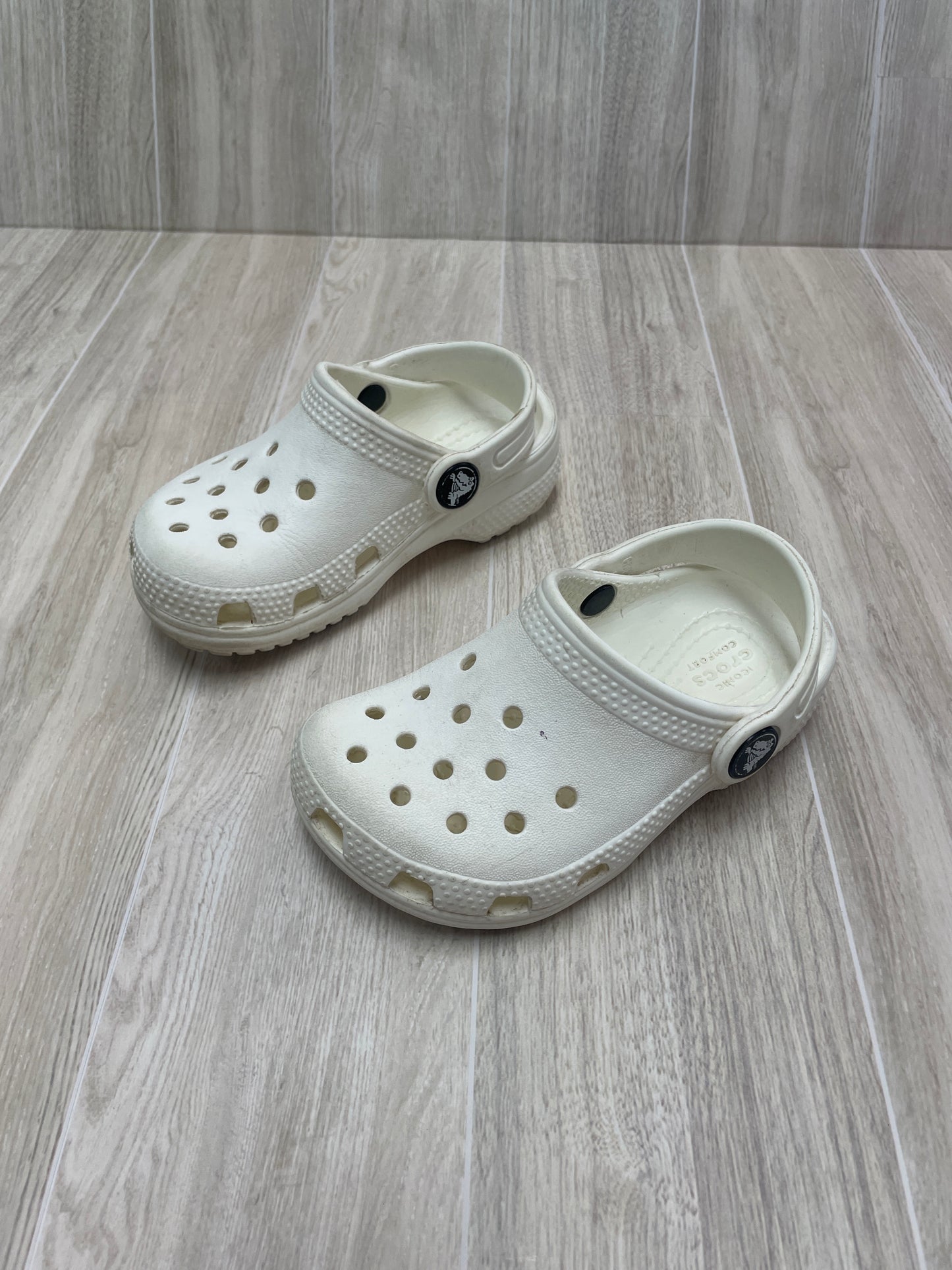 7c White Crocs
