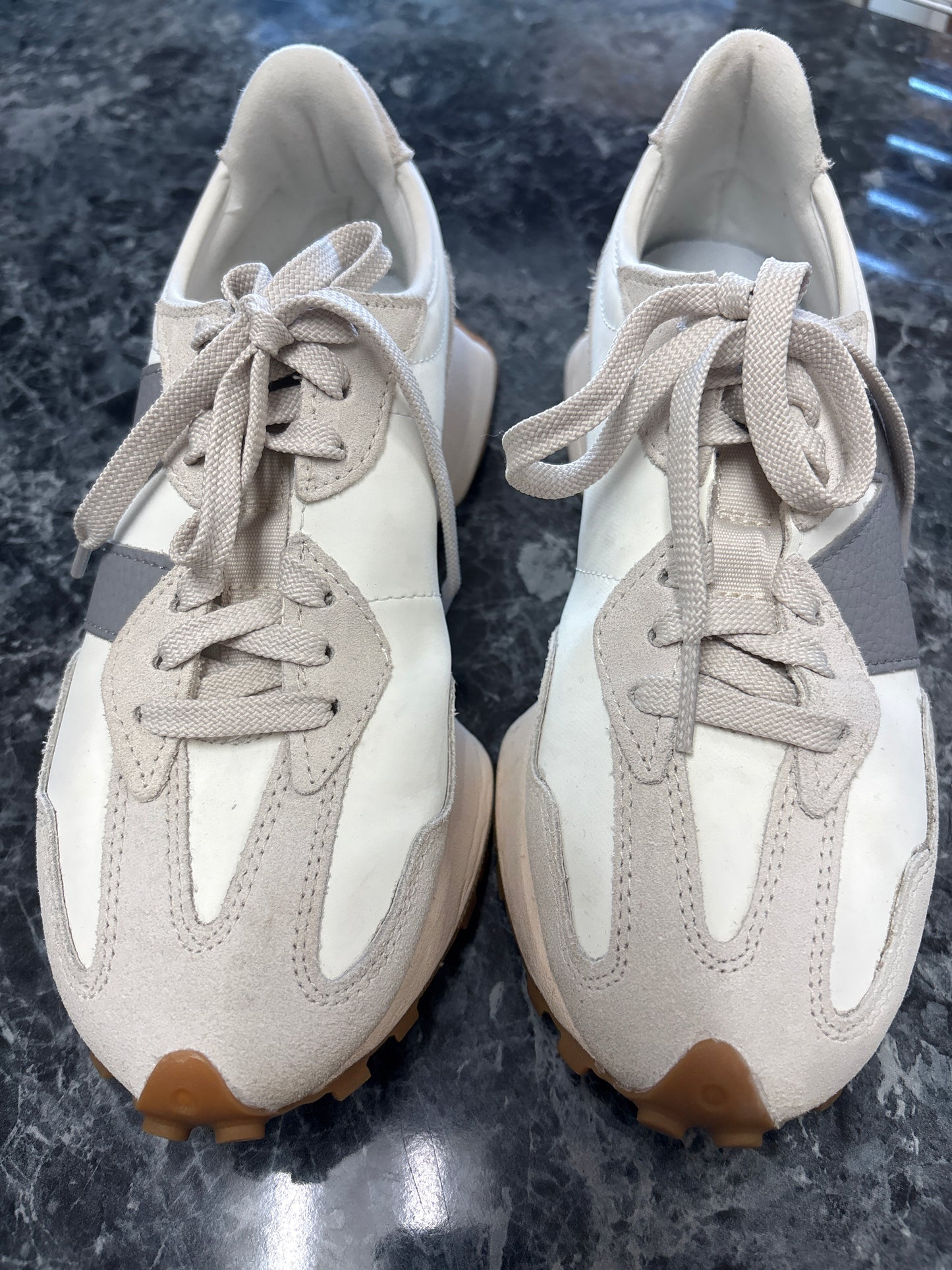 Womens 7 New Balance Cream/Grey