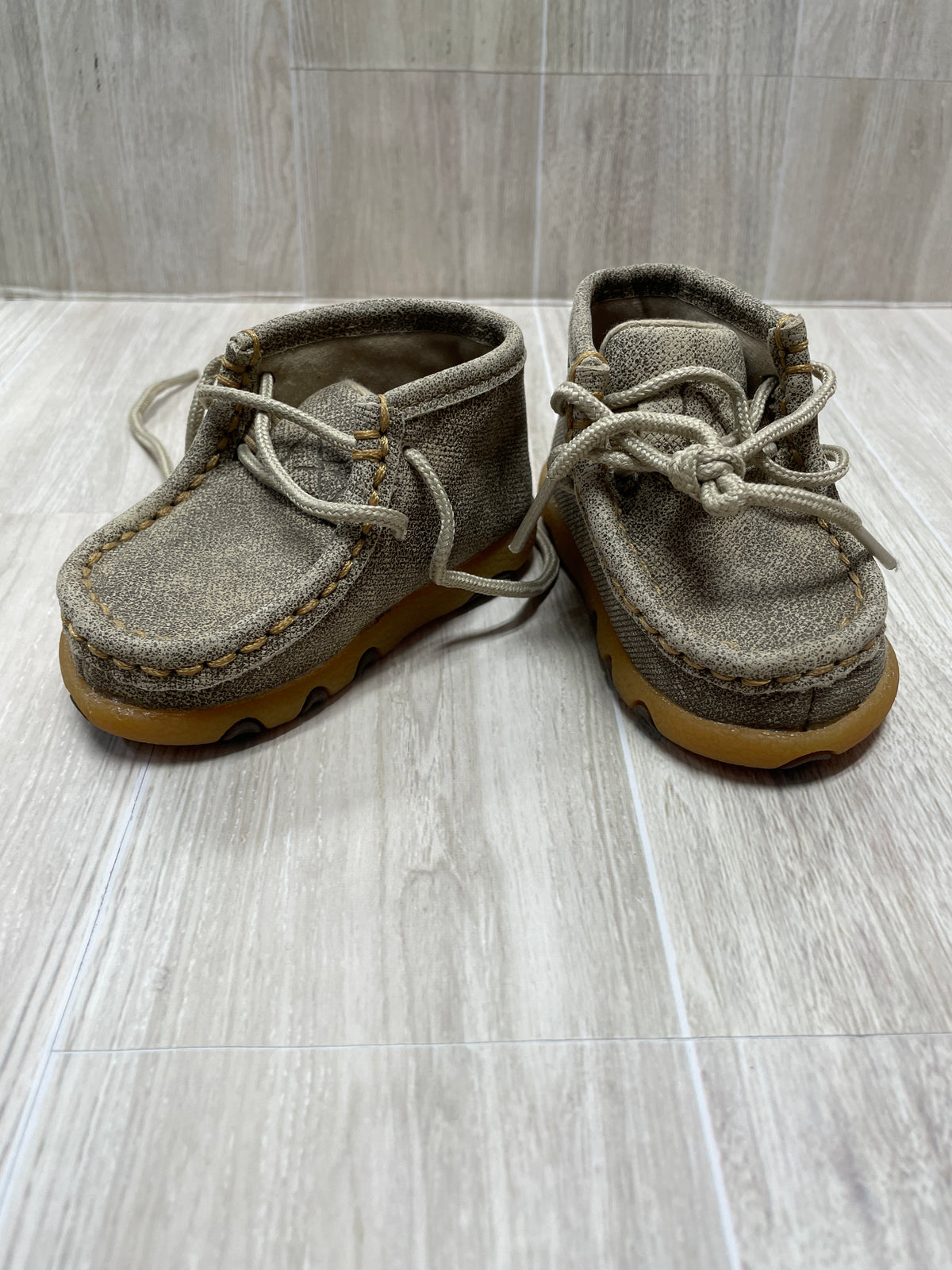 2c Beige Twisted X Chukka Lace Up Shoes
