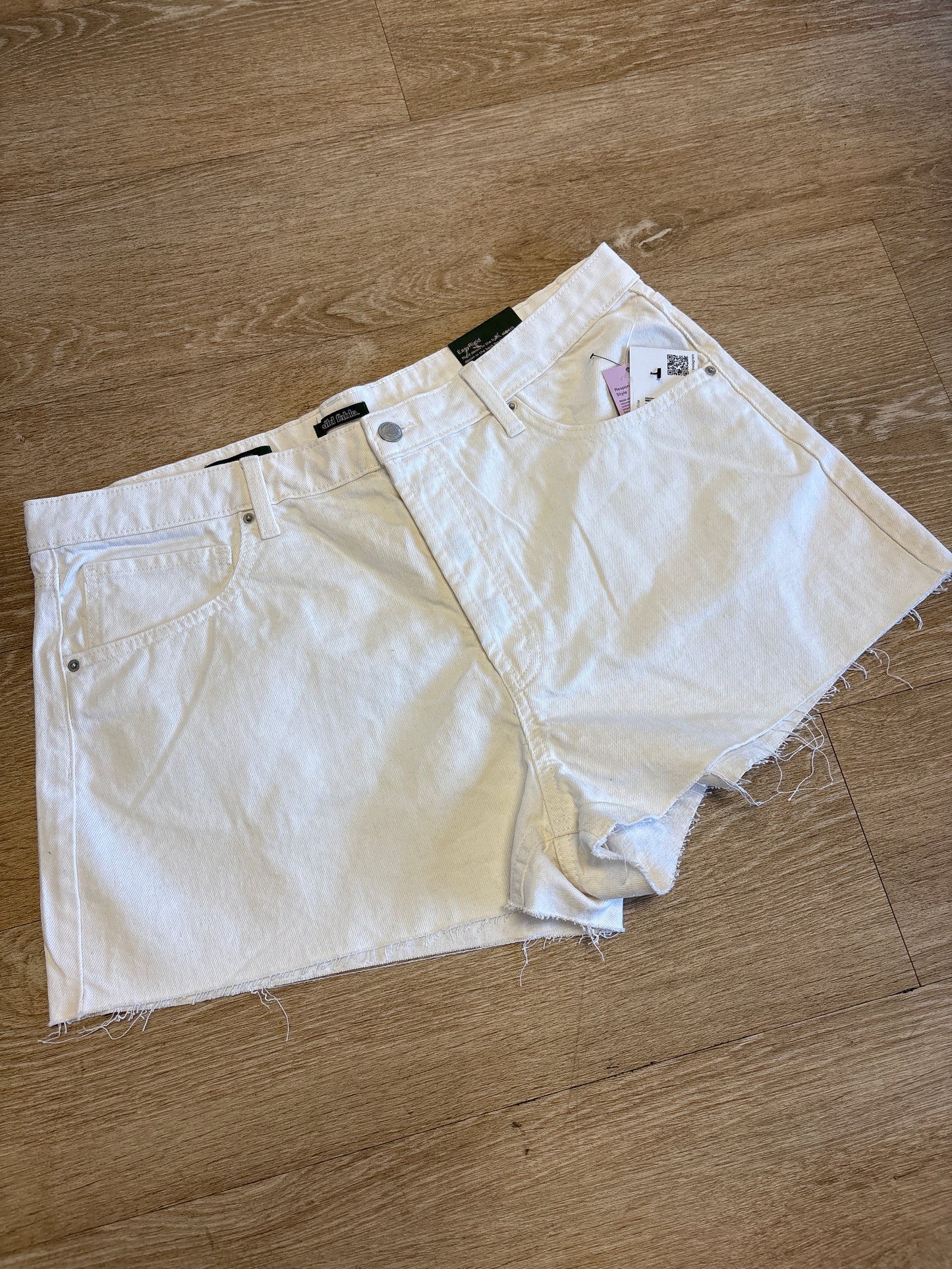 Womens 16 High Rise White Shorts