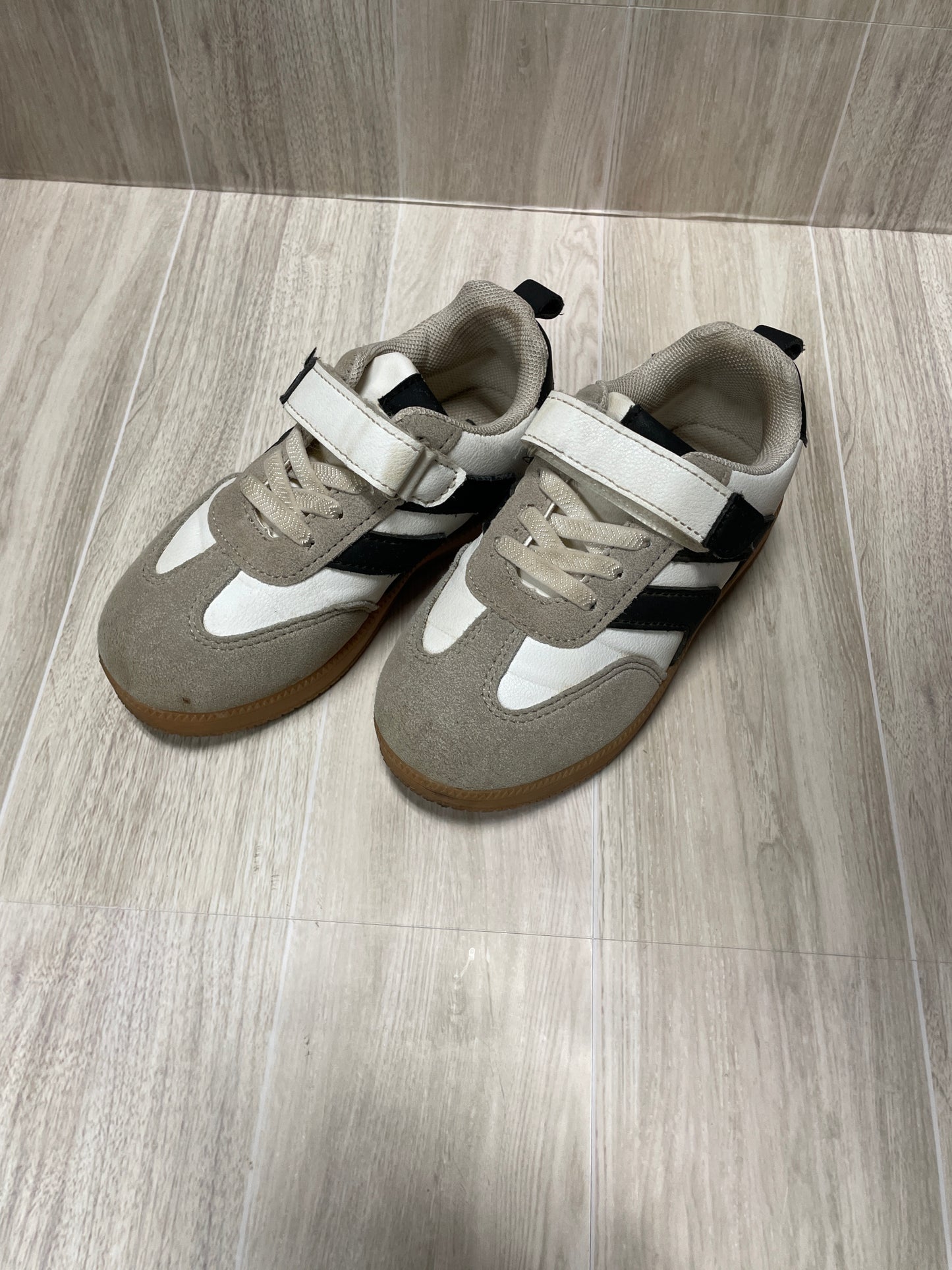 9c White/Grey Sneaker - Blemish