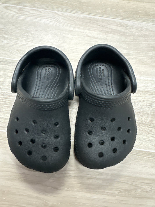 4c Black Crocs