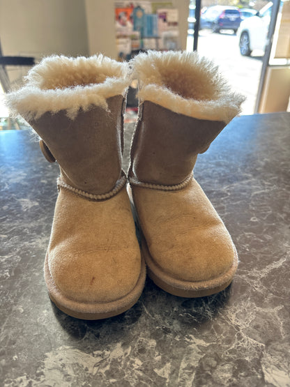 8c Fur Lined UGGs - Blemish
