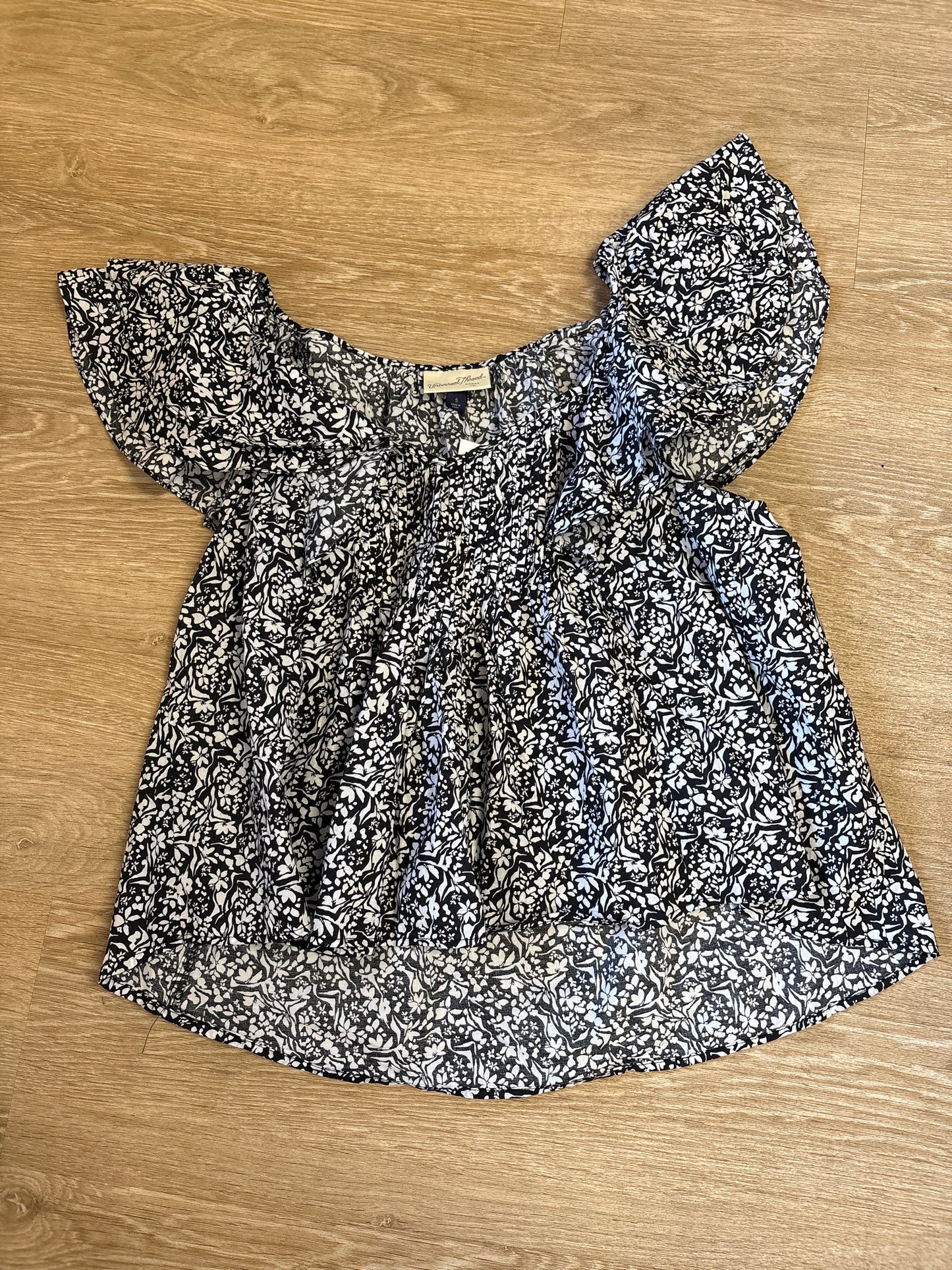 Womens Small Black/White Floral Blouse