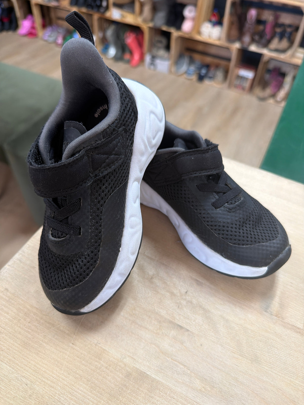 8c Black/White Velcro Sneaker