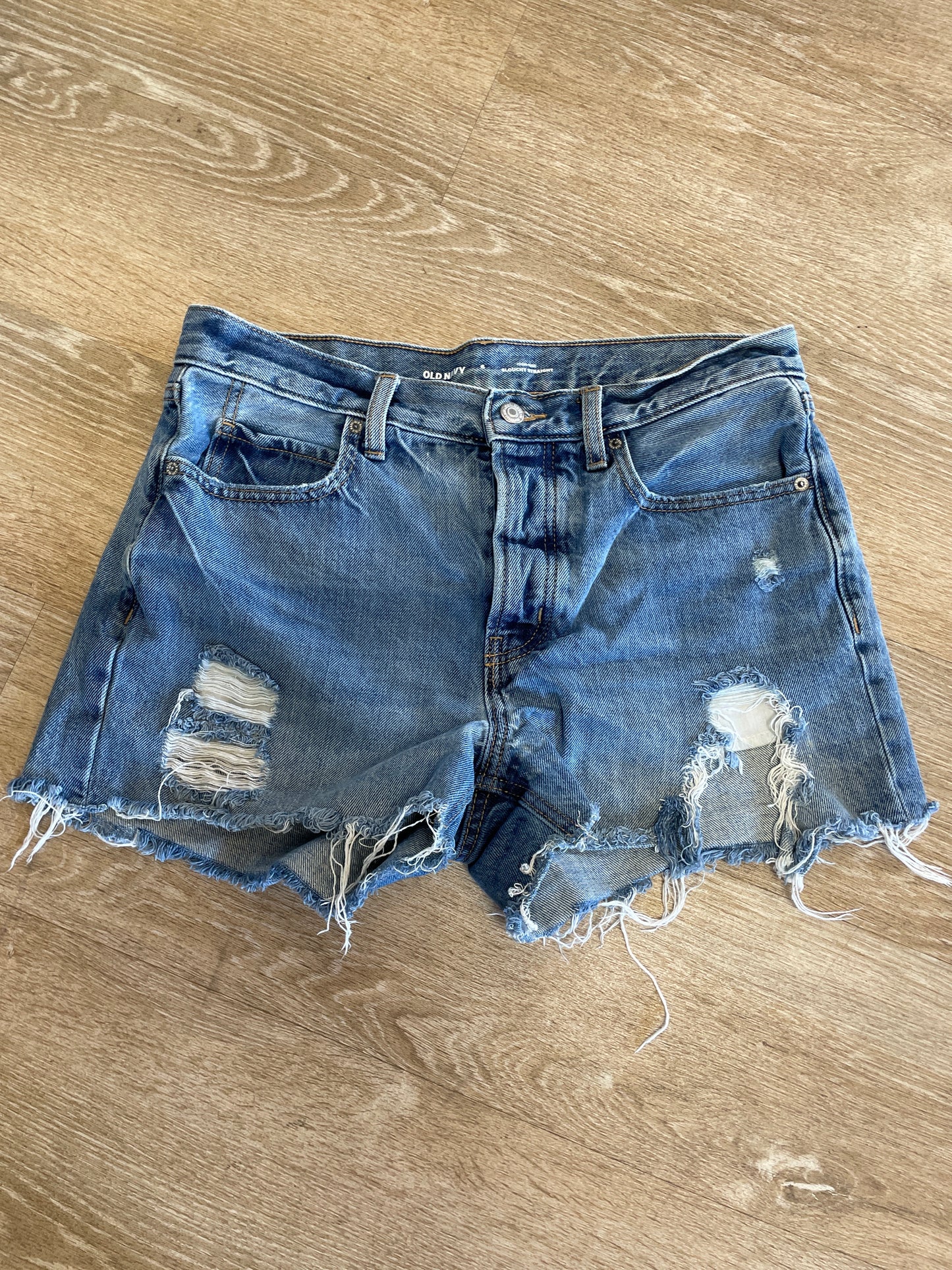 Womens 6 Slouchy Straight Denim Distressed Shorts