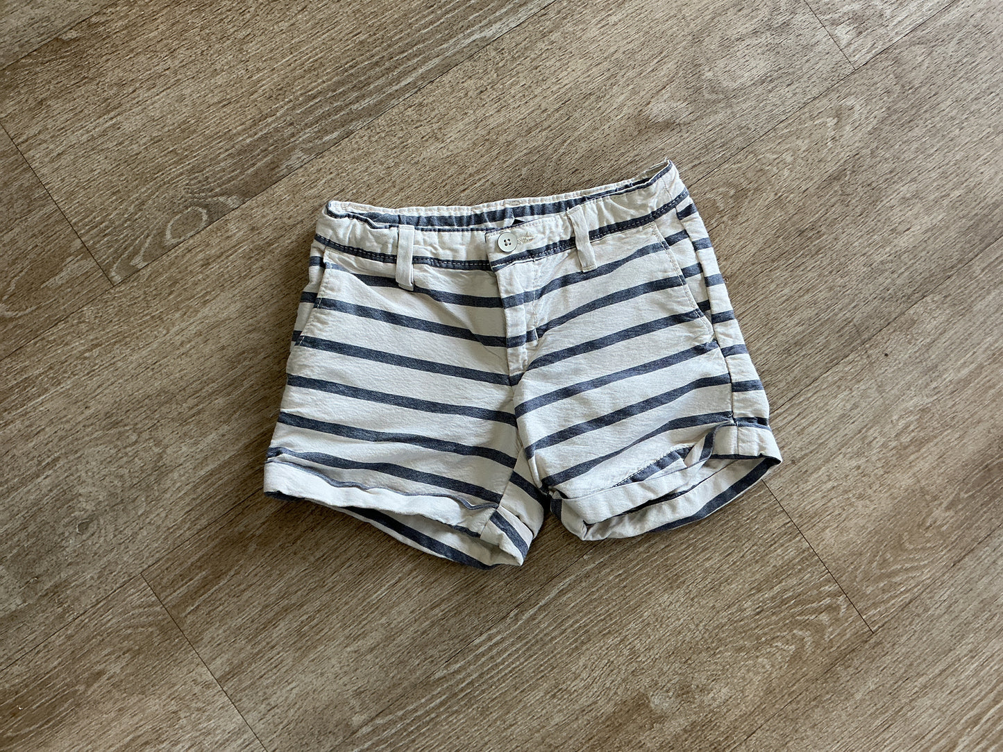 7 Gap Stripe Cream/Navy Shorts