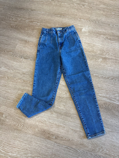 Womens 25 Levis High Waisted Taper Mid Wash Denim Pant