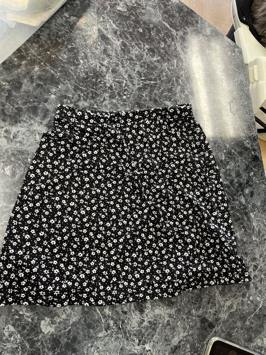 10/12 Black Floral Soft Skirt