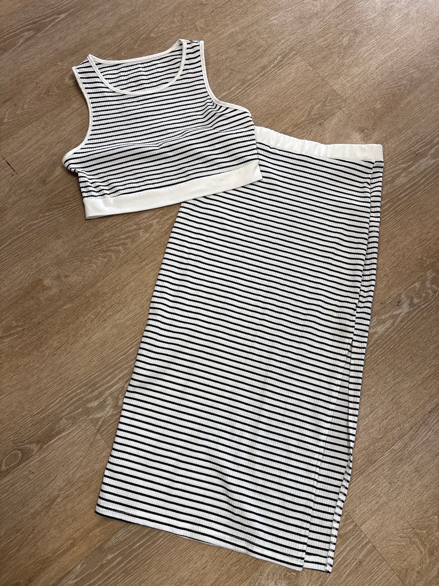 Womens Medium Black/White Striped Tank + Shirt Set