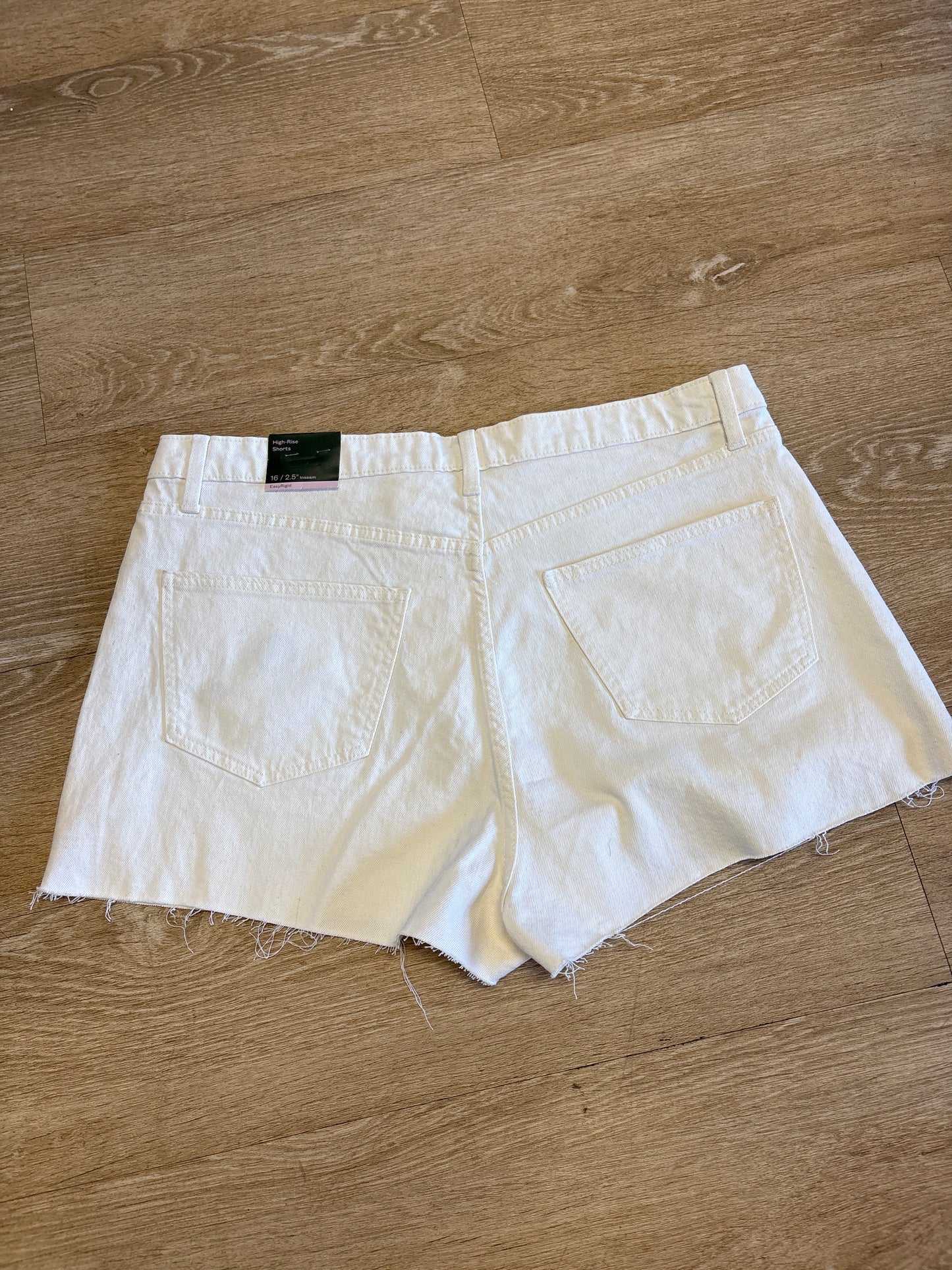 Womens 16 High Rise White Shorts