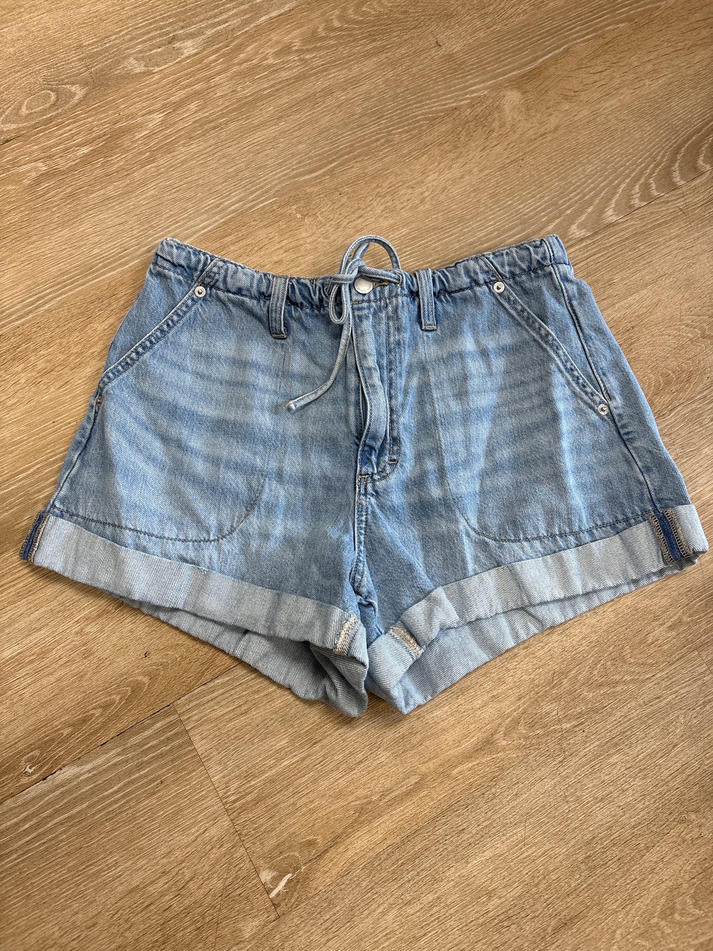 Womens 10 Light Wash Tie Shorts