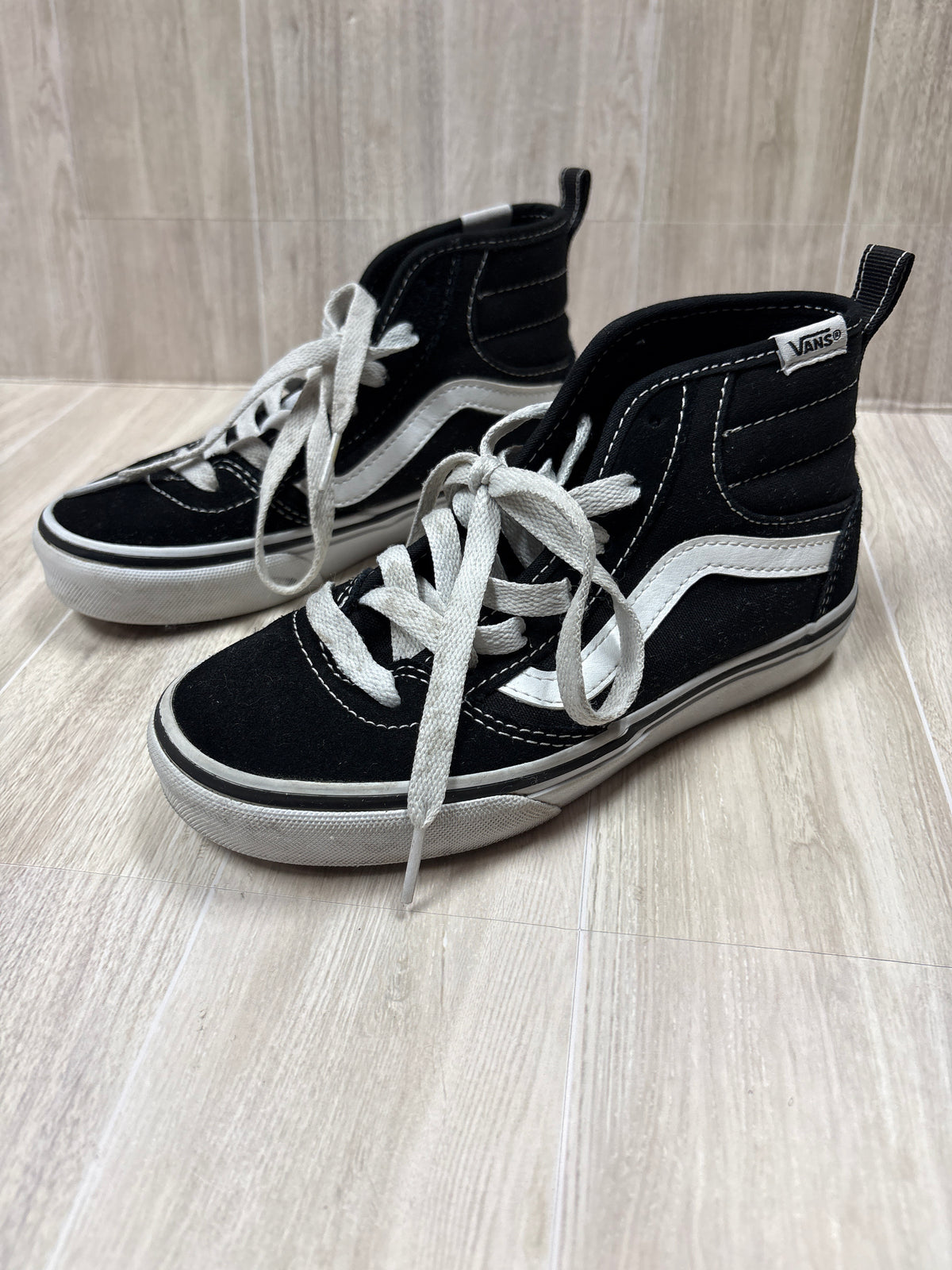 1Y Black/White High Top Lace Up Vans - Blemish
