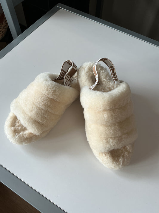 NWOT Womens 6 UGG Slipper
