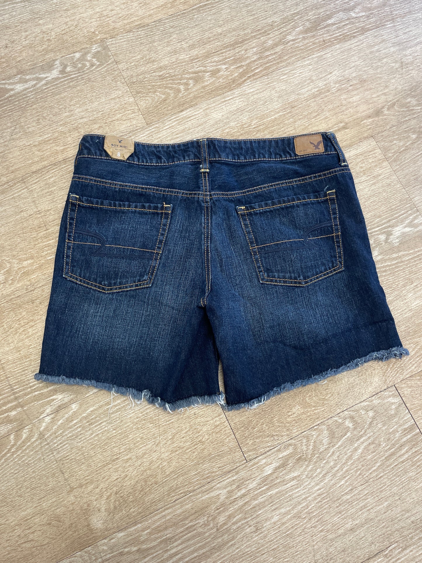 NWOT Womens 8 American Eagle Dark Wash Boy Midi Shorts
