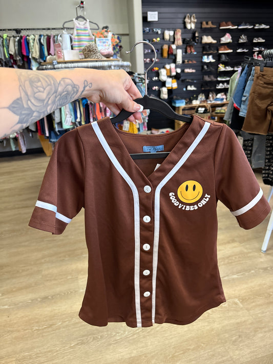 10/12 Free Haven Brown Smiley Good Vibes Athletic Button Shirt