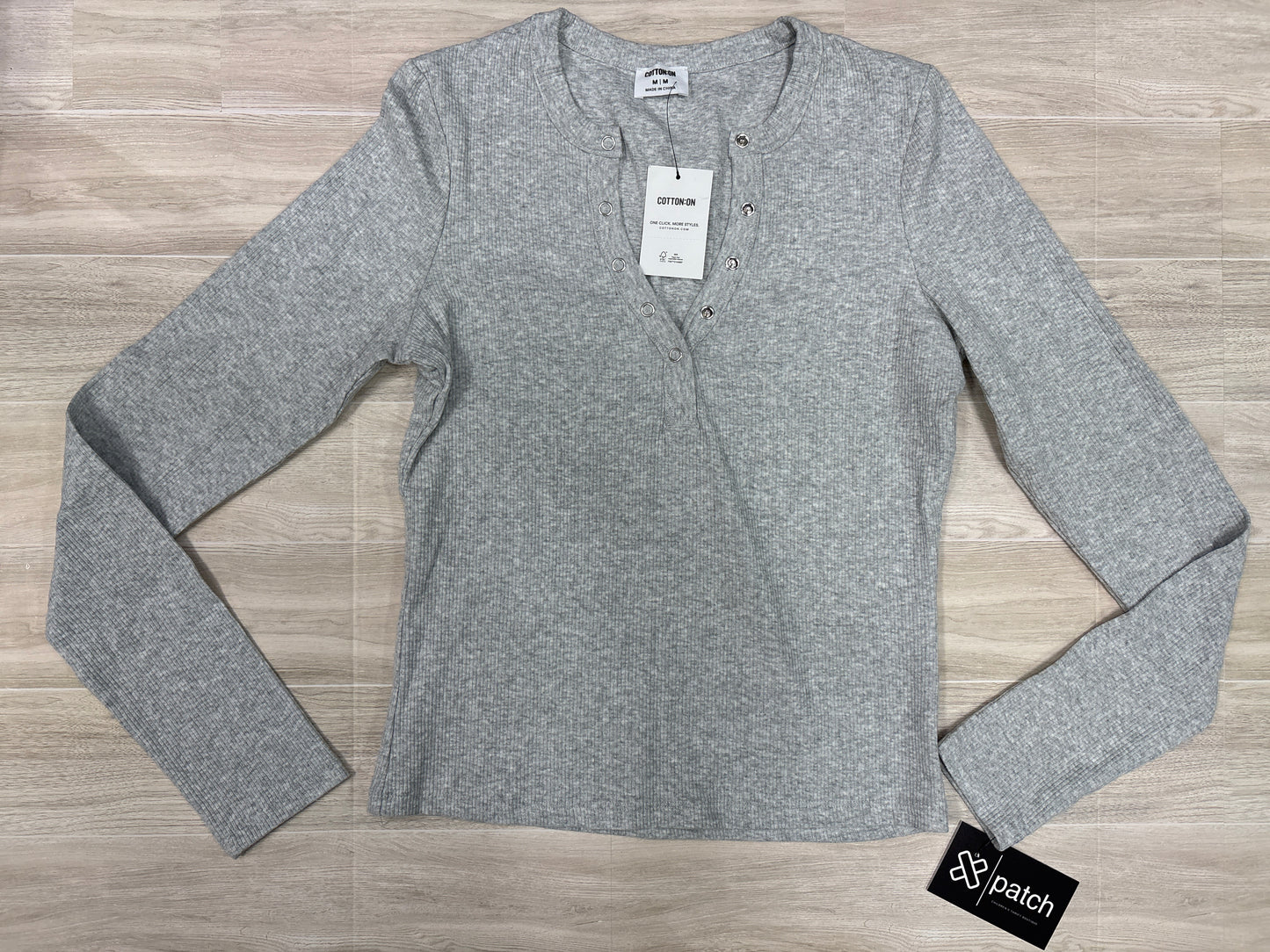 NWT Womens Medium Heathered Grey Long Sleeve Button Shirt