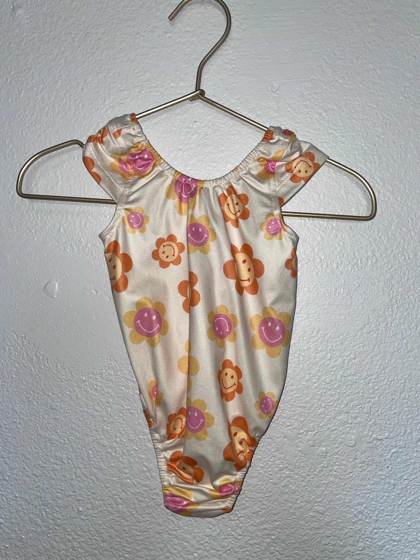 NWT 9-12m Baileys Blossoms Smiley Flower Onesie