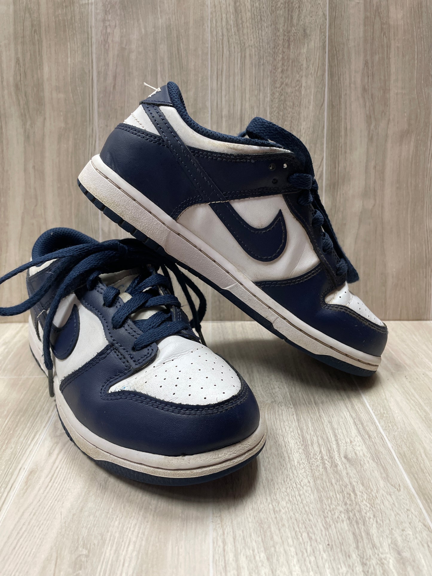 1.5Y Navy/White Nike Court Shoes