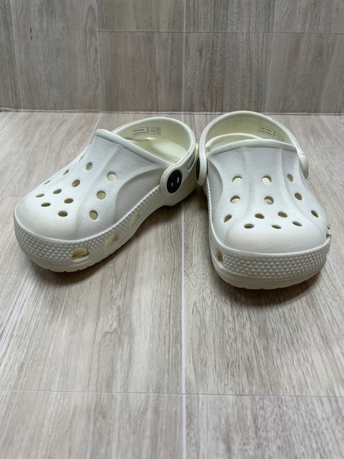 7c White Crocs