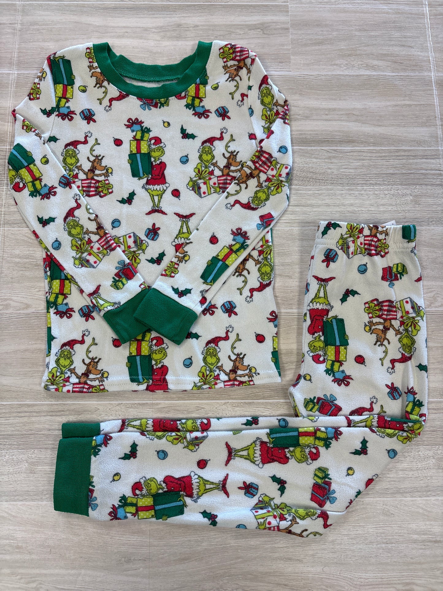 4T Cream Grinch Pajama 2 Piece Set