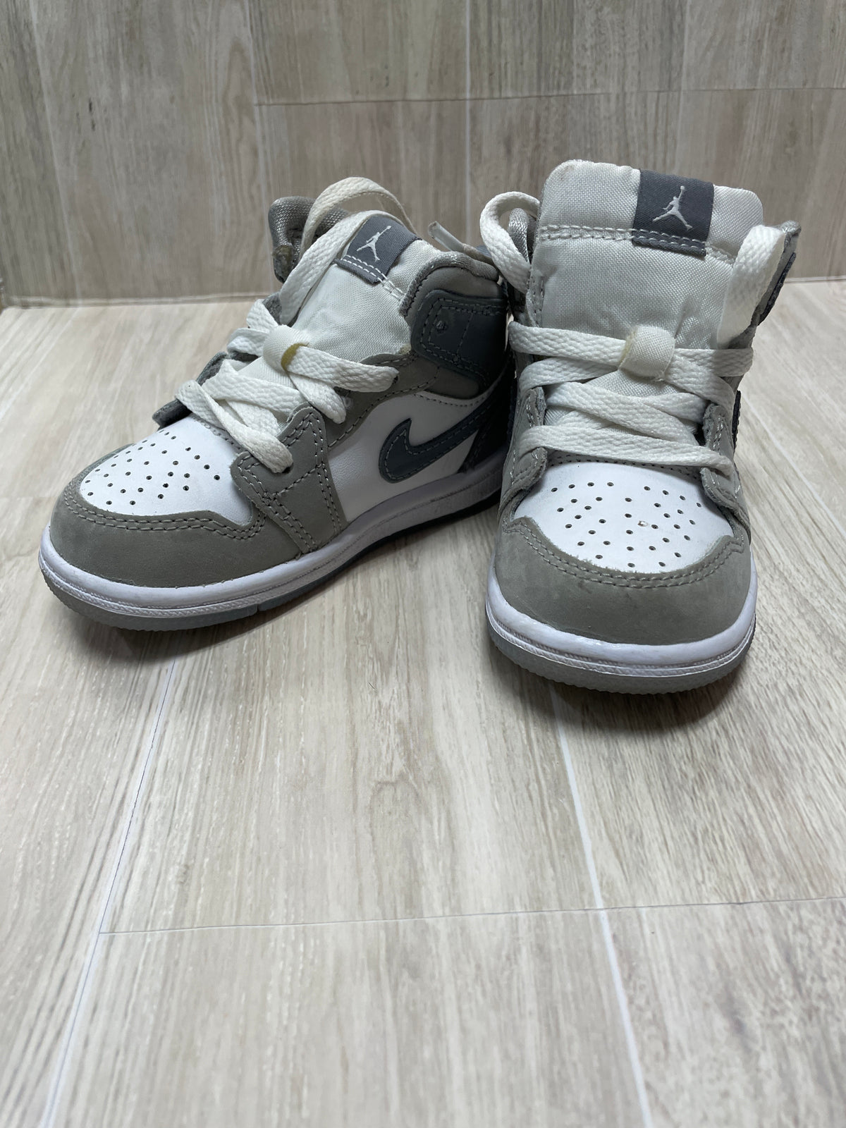 6c Grey/White Nike Air Jordan Mid Lace Up Sneakers