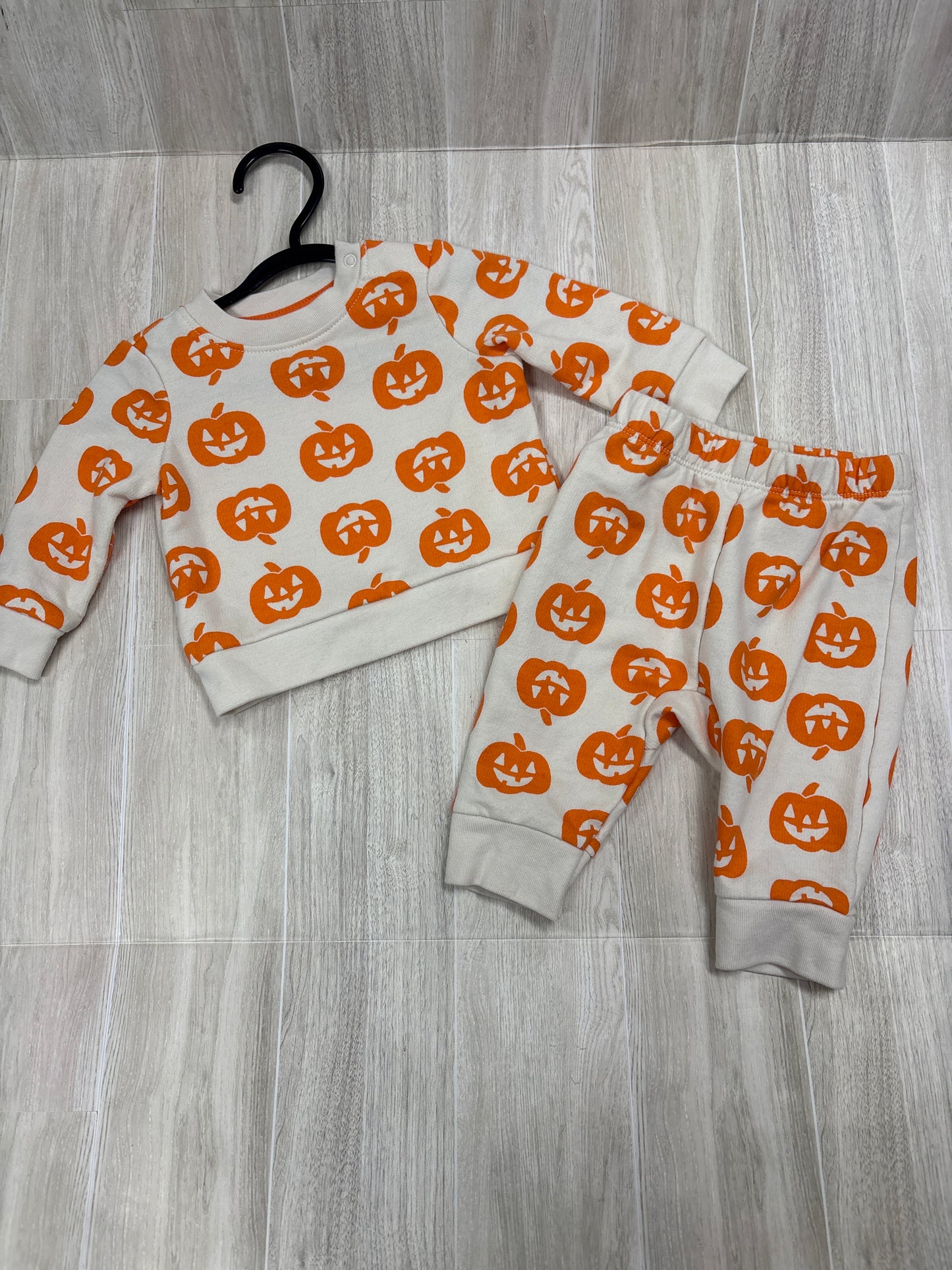 0-3m Cream Pumpkin 2 Piece Set