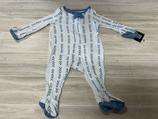 Newborn White/Blue Chevron Pajama