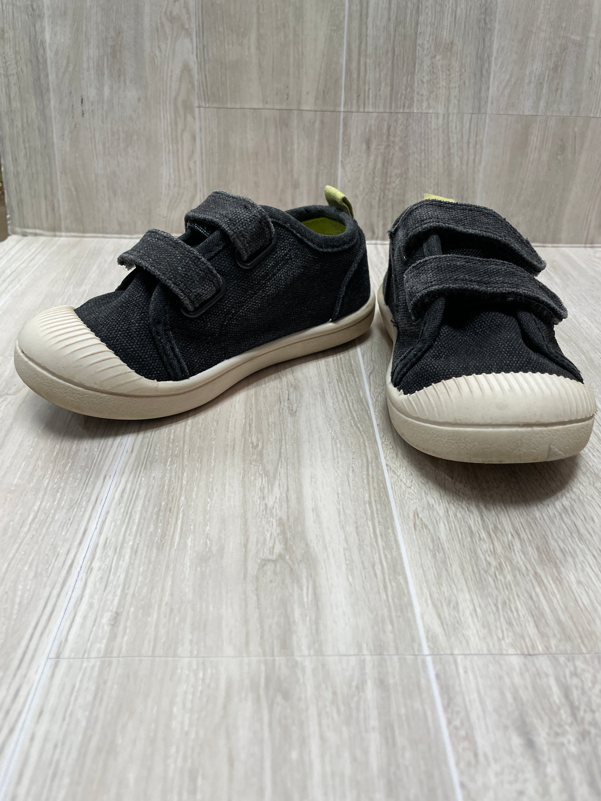 8c Charcoal Grey Velco Shoes
