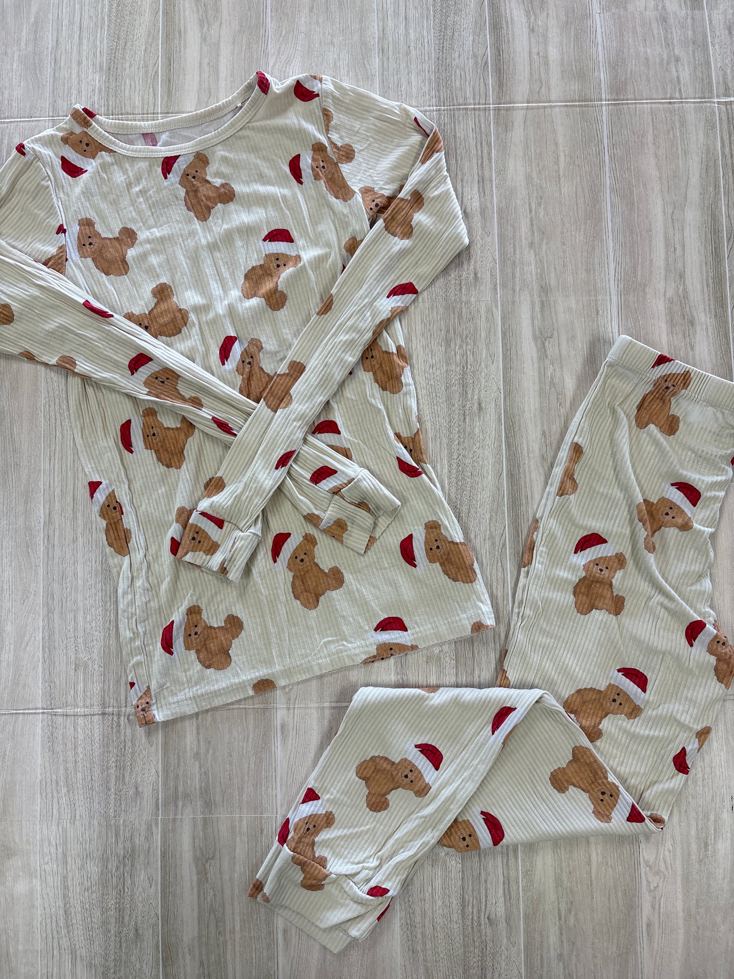 8 Little Pajama Co Cream Ribbed Santa Bears Pajama Set
