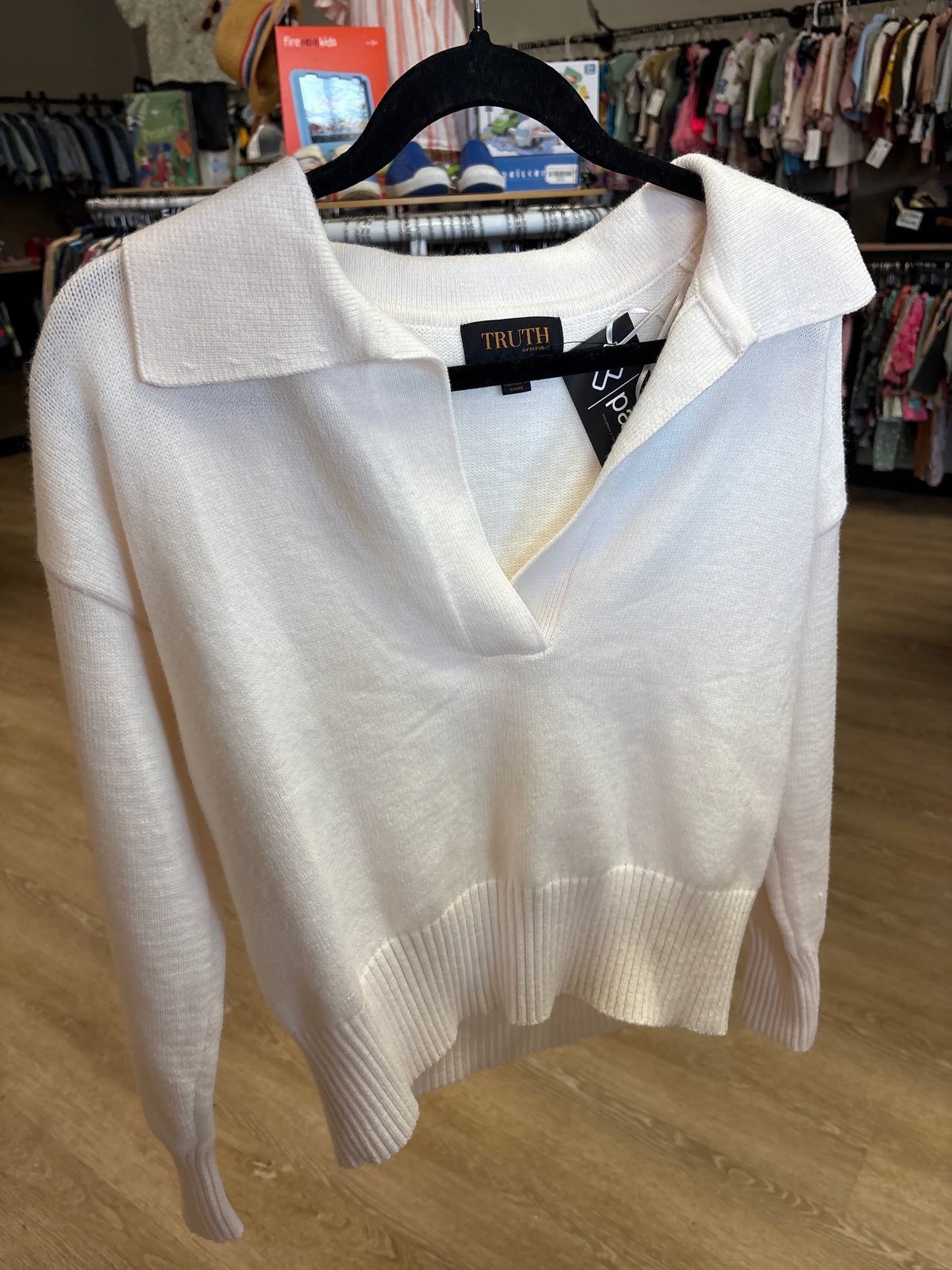 womens-xs-cream-collared-sweater