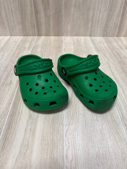 6c Kelly Green Crocs