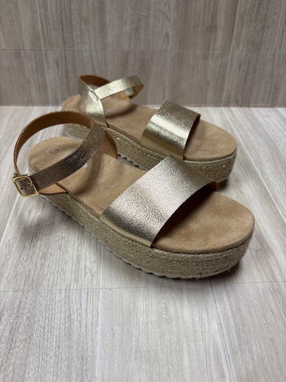 3Y Gold Platform Sandal
