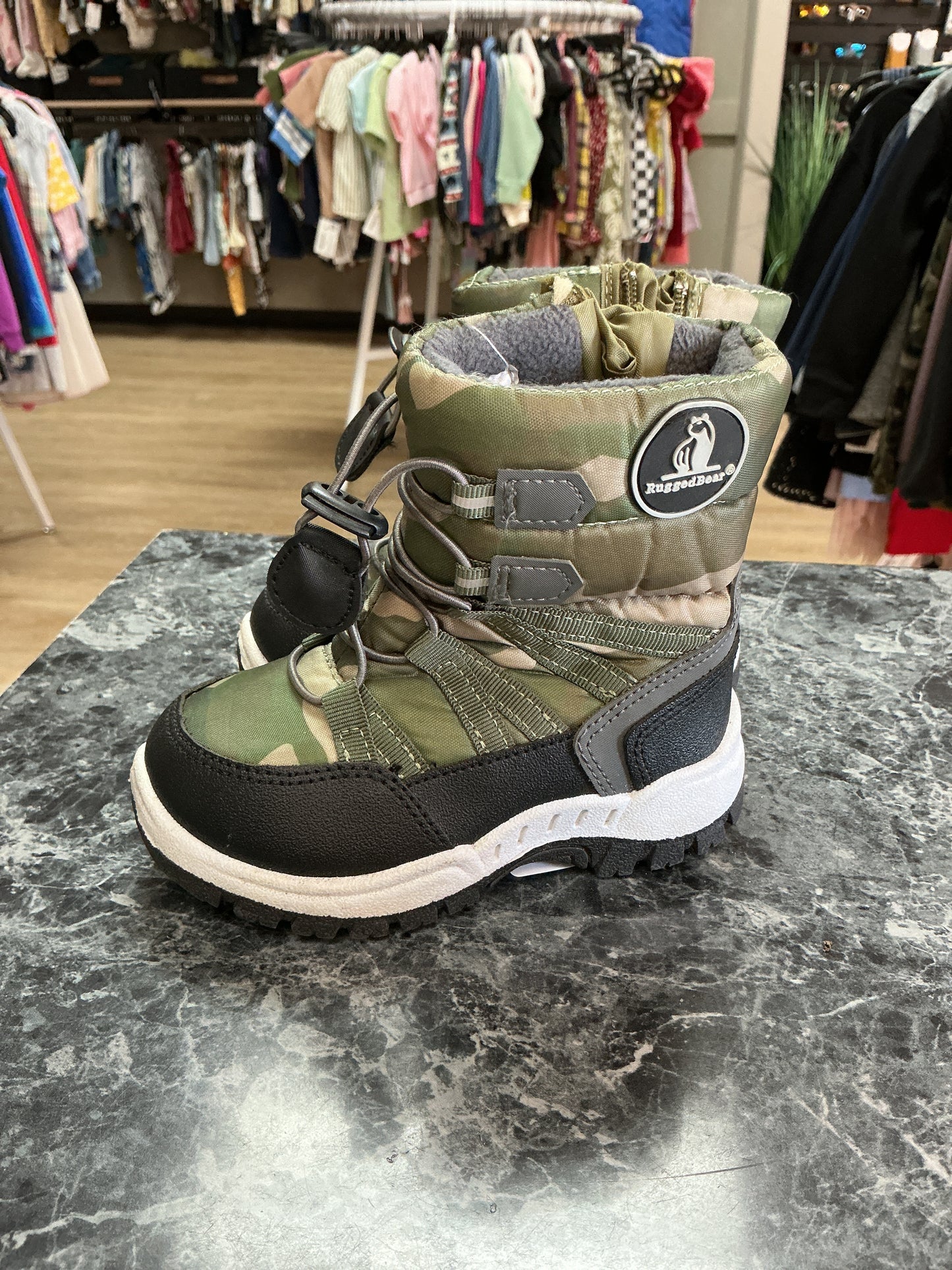 8c Camo Snow Boots