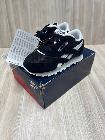 NWT 5c B+W Reeboks