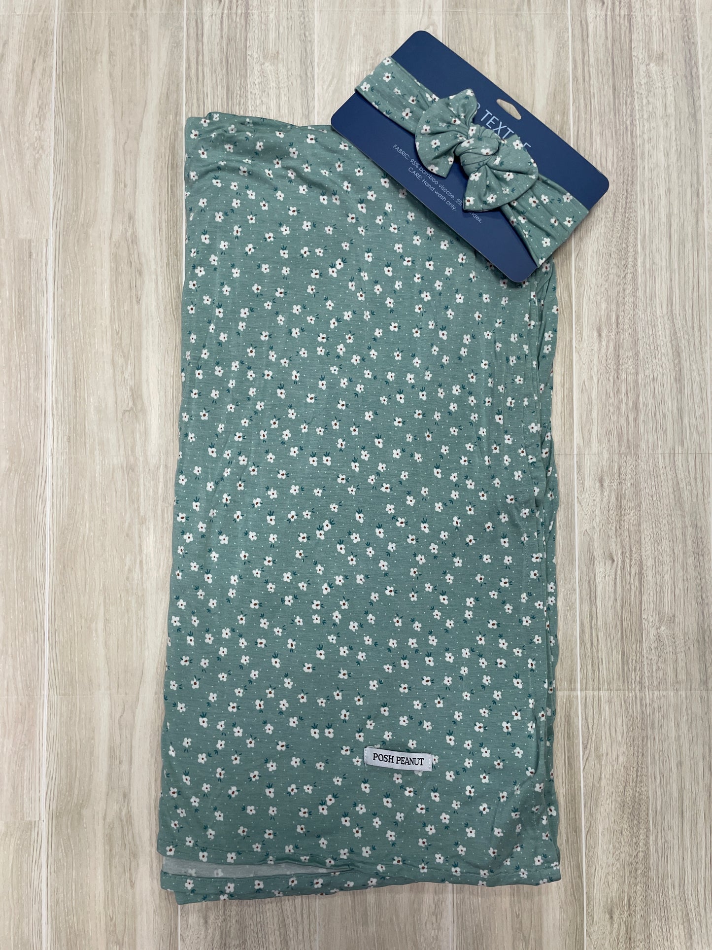 Posh Peanut Swaddle + NWT Bow Set - Mint Flowers