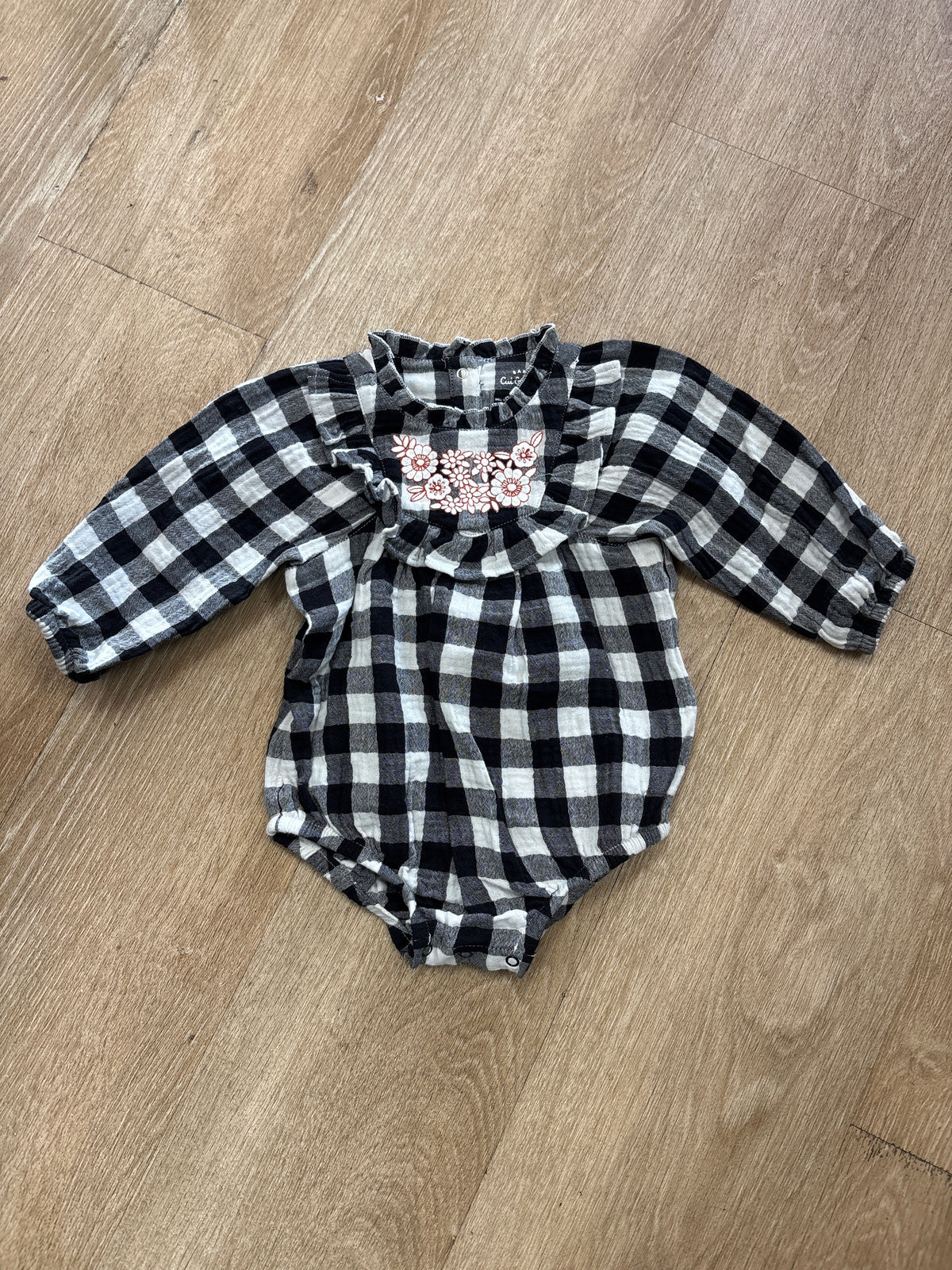 6-9m Black/White Checkered Floral Long Sleeve Onesie